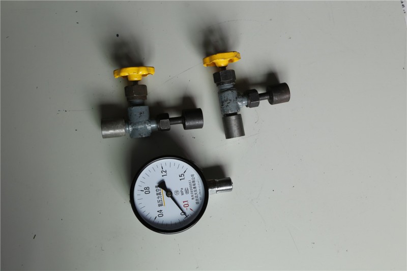 氨用压力表阀 45元 (2)